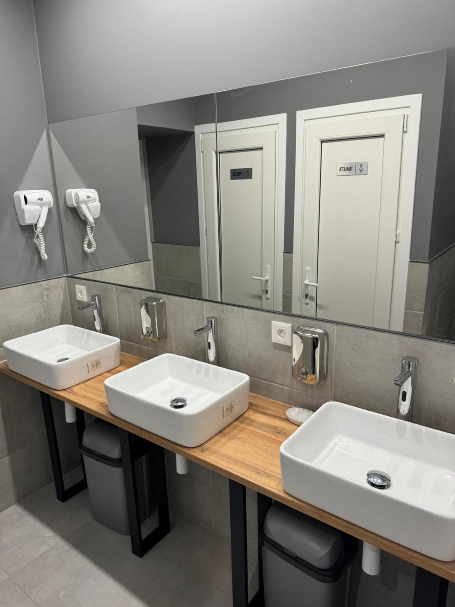 Green Hostel Katowice - 24H Parking Екстериор снимка